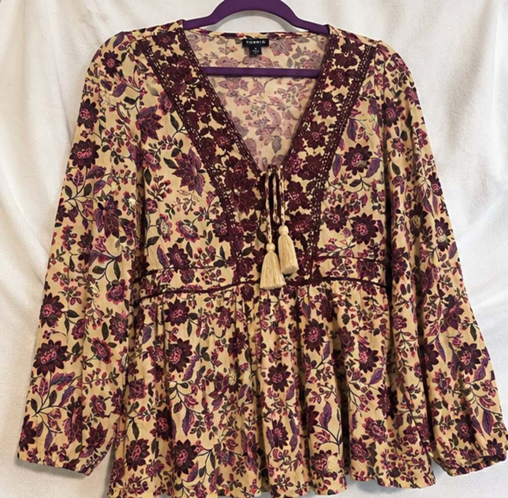Torrid Size 2 Tan Floral Boho Babydoll Blouse Lace Tassel Tie Long Sleeve